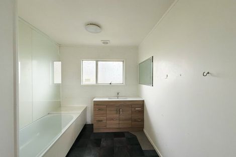 Photo of property in 2/1 Raeben Avenue, Hillcrest, Auckland, 0627