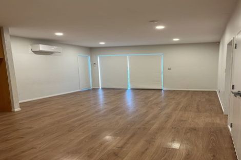 Photo of property in 35 Red Hills Road, Massey, Auckland, 0614