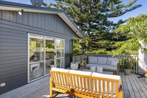 Photo of property in 21 Lowtherhurst Road, Massey, Auckland, 0614