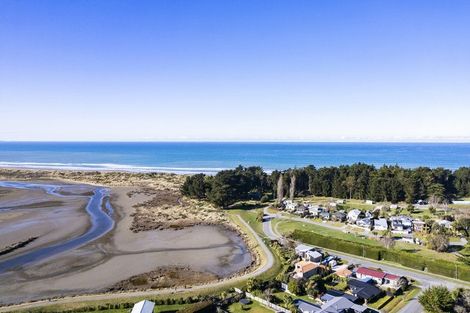 Photo of property in 4 Swindells Road, Waikuku Beach, 7473