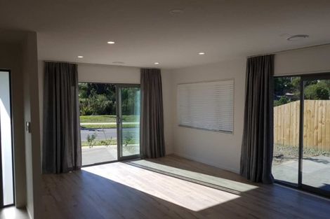 Photo of property in 117 Karepiro Drive, Stanmore Bay, Whangaparaoa, 0932