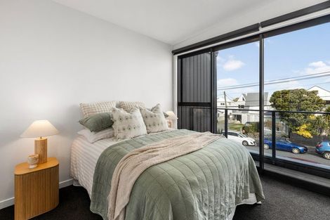 Photo of property in 2/20 Trent Street, Island Bay, Wellington, 6023