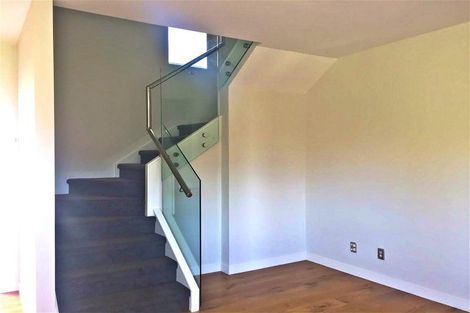 Photo of property in 9 Trotting Terrace, Fairview Heights, Auckland, 0632