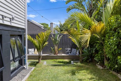 Photo of property in 121 Taikata Road, Te Atatu Peninsula, Auckland, 0610