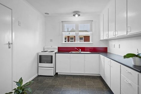 Photo of property in 1/306 Devon Street West, New Plymouth, 4310