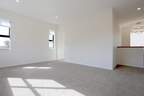 Photo of property in 46 Topliss Drive, Northcross, Auckland, 0632