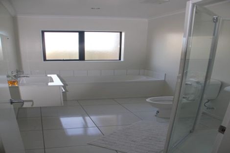 Photo of property in 20 Havana Rise, Grenada Village, Wellington, 6037