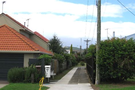 Photo of property in 2/10a Fenwick Avenue, Milford, Auckland, 0620