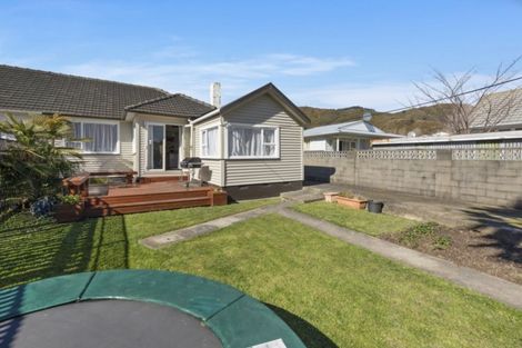 Photo of property in 4 Mayo Grove, Naenae, Lower Hutt, 5011