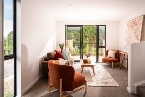 Photo of property in 92 Ara Paiwhenua, Tawa, Wellington, 5028