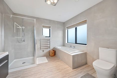 Photo of property in 13 Spyglass Street, Red Beach, 0932