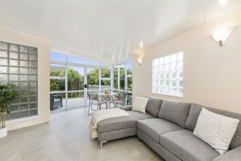 Photo of property in 1 Lanark Way, Northland, Wellington, 6012