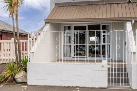 Photo of property in 241 Marine Parade, Napier South, Napier, 4110