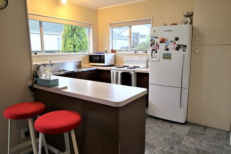 Photo of property in 142b Newlands Road, Newlands, Wellington, 6037