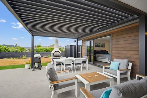 Photo of property in 10 Topping Place, Whitianga, 3510