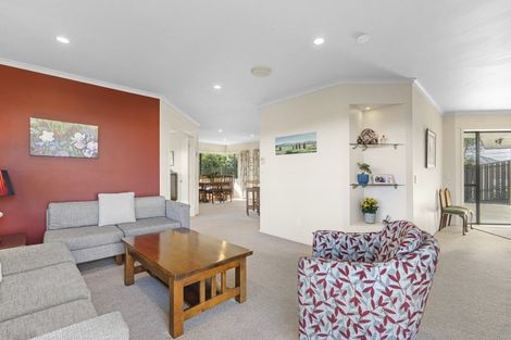 Photo of property in 6 Ash Place, Whalers Gate, New Plymouth, 4310