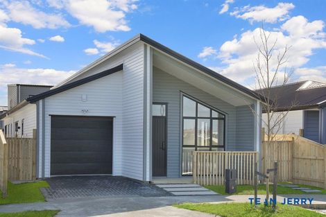 Photo of property in 27 Huringa Road, Karaka, 2113