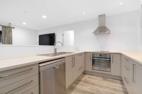 Photo of property in 6 Fernhaven Place, Massey, Auckland, 0614