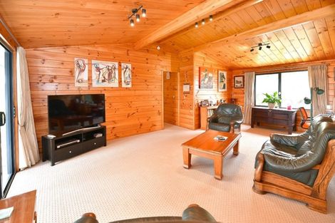 Photo of property in 535 Peak Road, Helensville, 0875