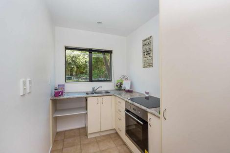 Photo of property in 9/44 Fields Parade, Oteha, Auckland, 0632