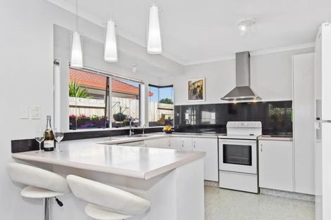 Photo of property in 37 Dalton Drive, Papamoa Beach, Papamoa, 3118