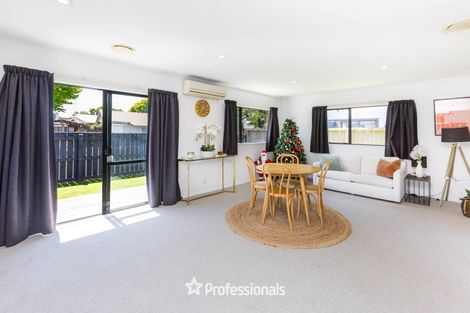 Photo of property in 2 Bathurst Street, Heretaunga, Upper Hutt, 5018