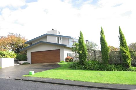 Photo of property in 2/10 Burford Place, Mellons Bay, Auckland, 2014