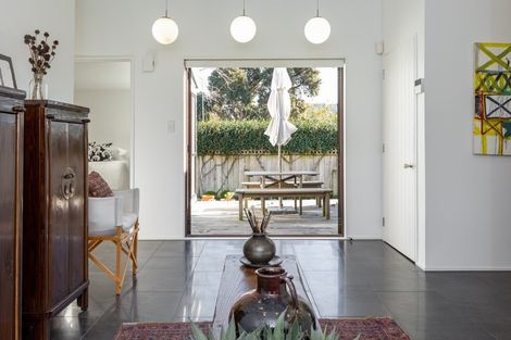 Photo of property in 120 Avondale Road, Taradale, Napier, 4112