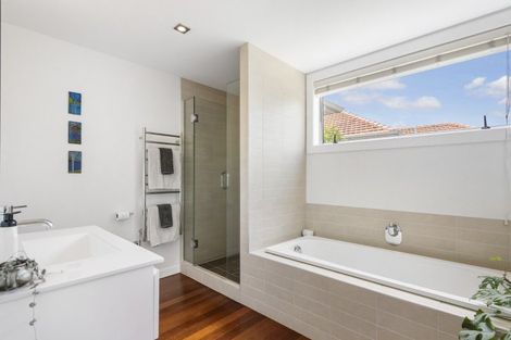 Photo of property in 2/51 Beach Road, Mellons Bay, Auckland, 2014