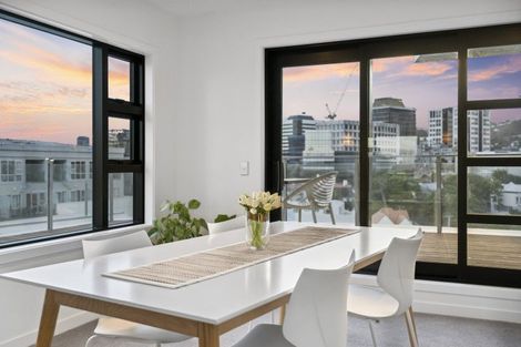 Photo of property in Endeavour Apartments, 125u1 Thorndon Quay, Pipitea, Wellington, 6011