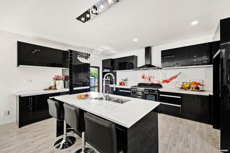 Photo of property in 9 Gwendoline Avenue, Te Atatu Peninsula, Auckland, 0610