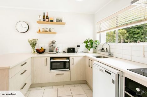 Photo of property in 3a/2 Kirrie Avenue, Te Atatu South, Auckland, 0610