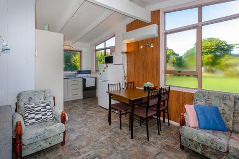 Photo of property in 18 Daphne Road, Tairua, 3508