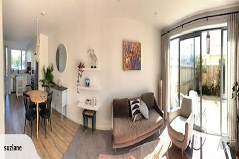 Photo of property in 2u2 Stone Street, Miramar, Wellington, 6022
