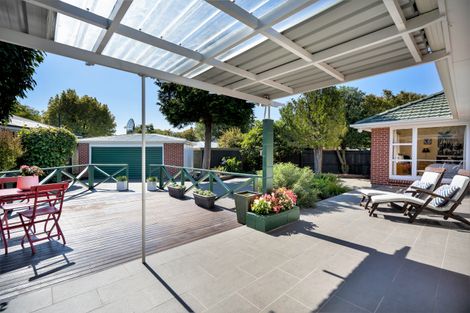 Photo of property in 18 Ilfracombe Place, Burnside, Christchurch, 8053