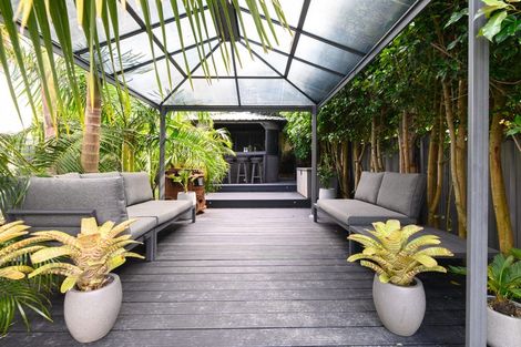 Photo of property in 2b Porter Avenue, Te Atatu South, Auckland, 0610