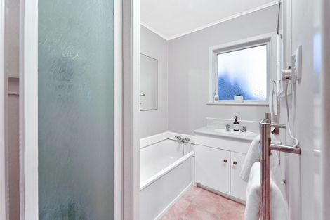 Photo of property in 31 Meilland Place, Glen Eden, Auckland, 0602