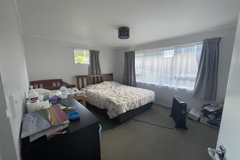 Photo of property in 63 Ruskin Road, Newlands, Wellington, 6037