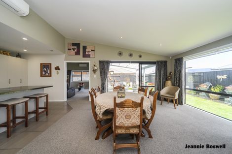 Photo of property in 5 Levi Place, Kelvin Grove, Palmerston North, 4414