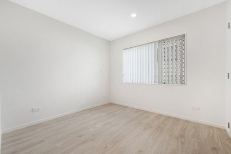 Photo of property in 41 Gosford Drive, Botany Downs, Auckland, 2010