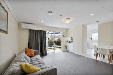 Photo of property in 2/27 Spence Road, Henderson, Auckland, 0612