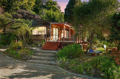 Photo of property in 810a Queen Charlotte Drive, Havelock, 7281