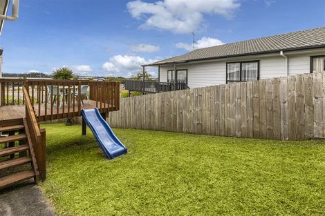 Photo of property in 1/10 Sevilla Place, Unsworth Heights, Auckland, 0632