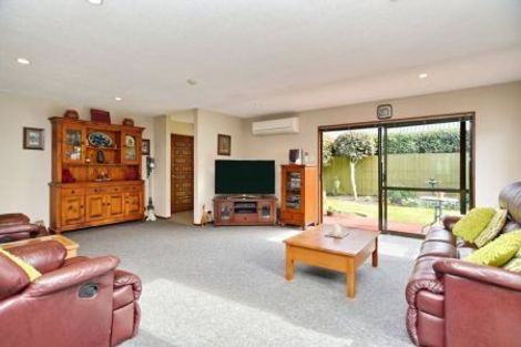 Photo of property in 72 Sarabande Avenue, Redwood, Christchurch, 8051