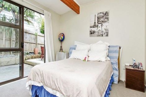 Photo of property in 16 Sylvan Crescent, Te Atatu South, Auckland, 0610