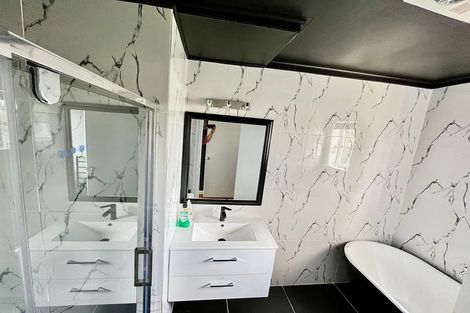Photo of property in 46 Kelman Road, Kelston, Auckland, 0602