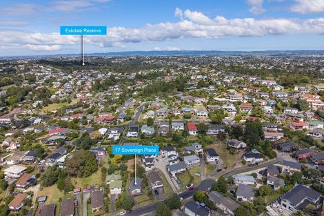 Photo of property in 17 Sovereign Place, Glenfield, Auckland, 0629