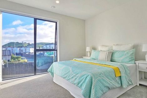 Photo of property in 2 Mikoikoi Crescent, Mangere Bridge, Auckland, 2022