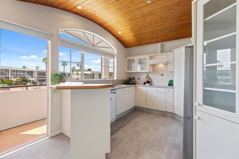 Photo of property in 15 Dungarvon Place, Clendon Park, Auckland, 2103