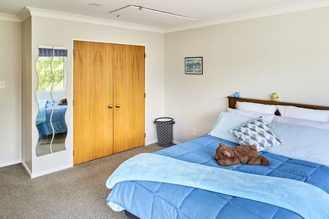 Photo of property in 17 Olivia Crescent, Tawa, Wellington, 5028
